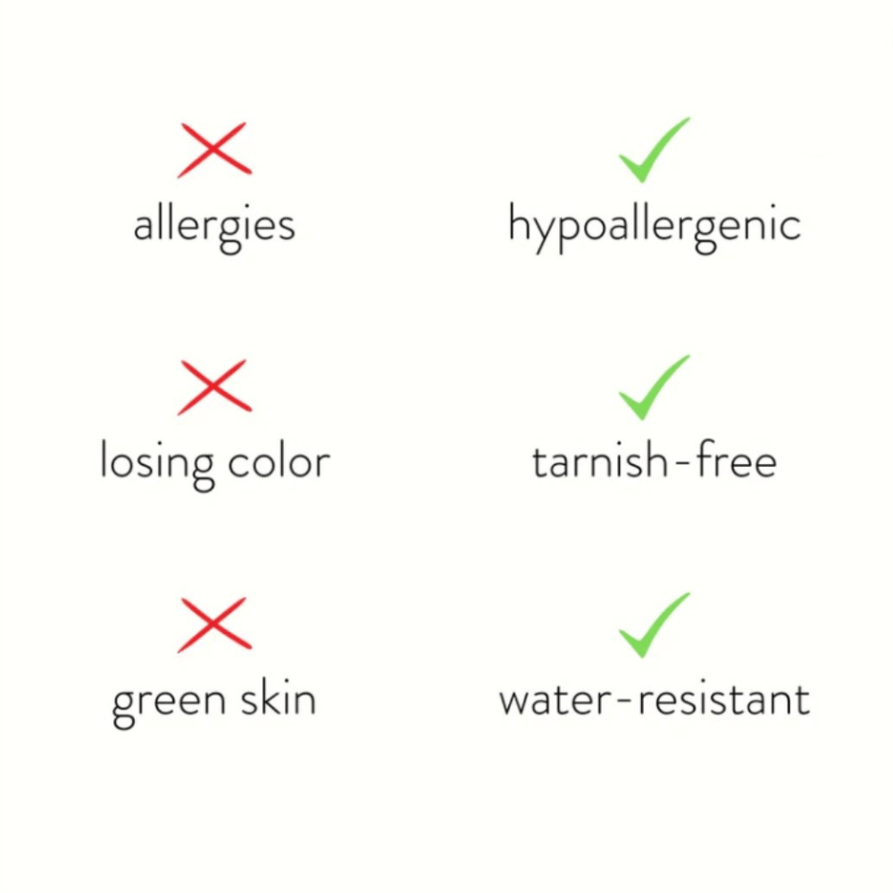 Azalea Black Clover Necklace