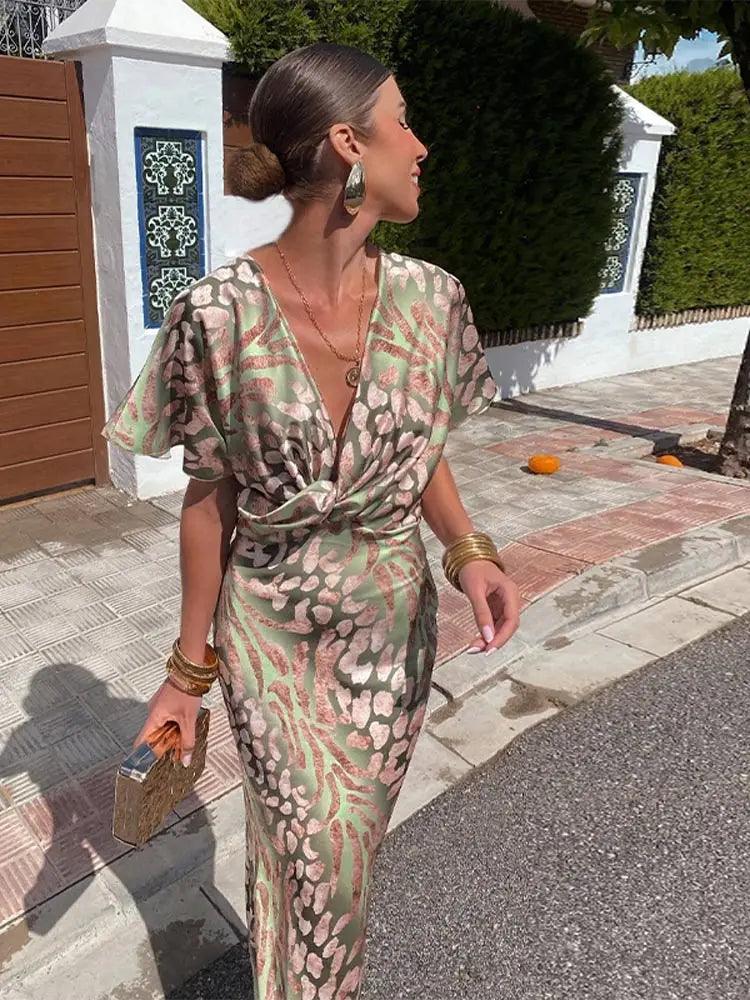 Constança | Vestido Floral com Plissado e Decote V