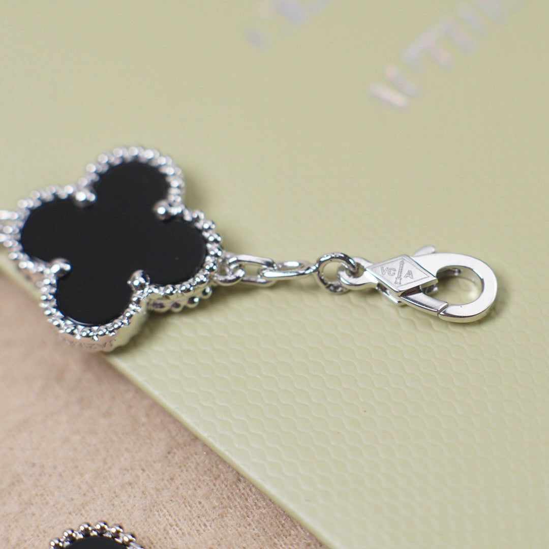 CLOVER 5 MOTIF ONYXS  BRACELET SILVER