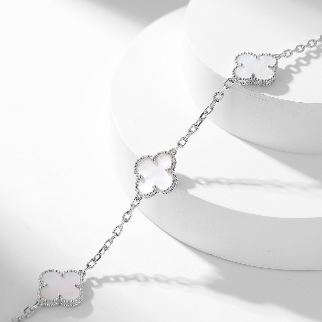 CLOVERS THE 10-MOTIFS WHITE MOTHER OF PEARL NECKLACE