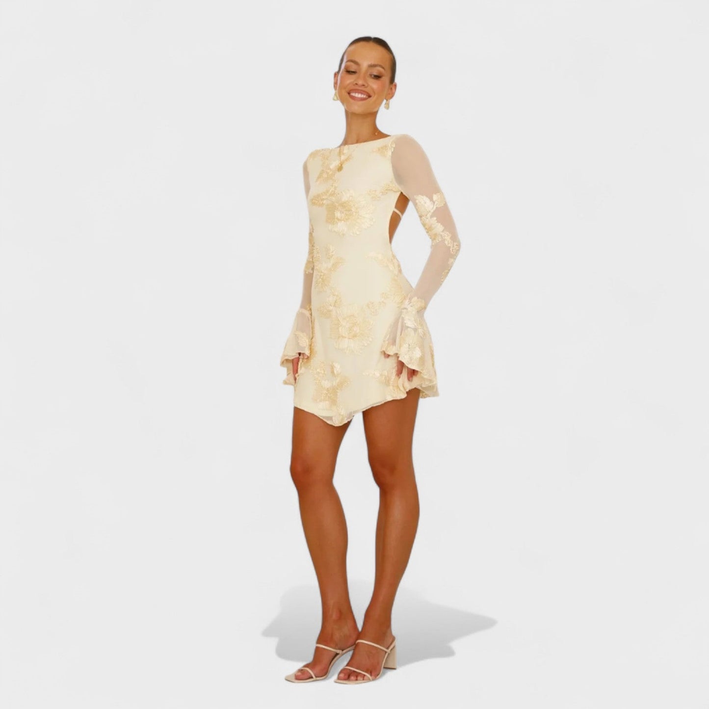 Julia - Vestido com encanto floral