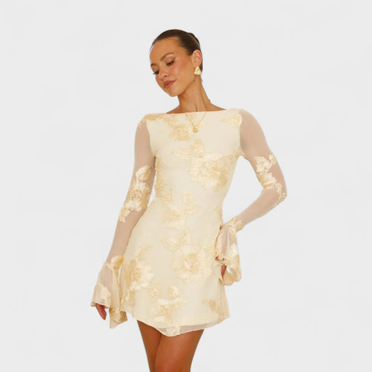 Julia - Vestido com encanto floral