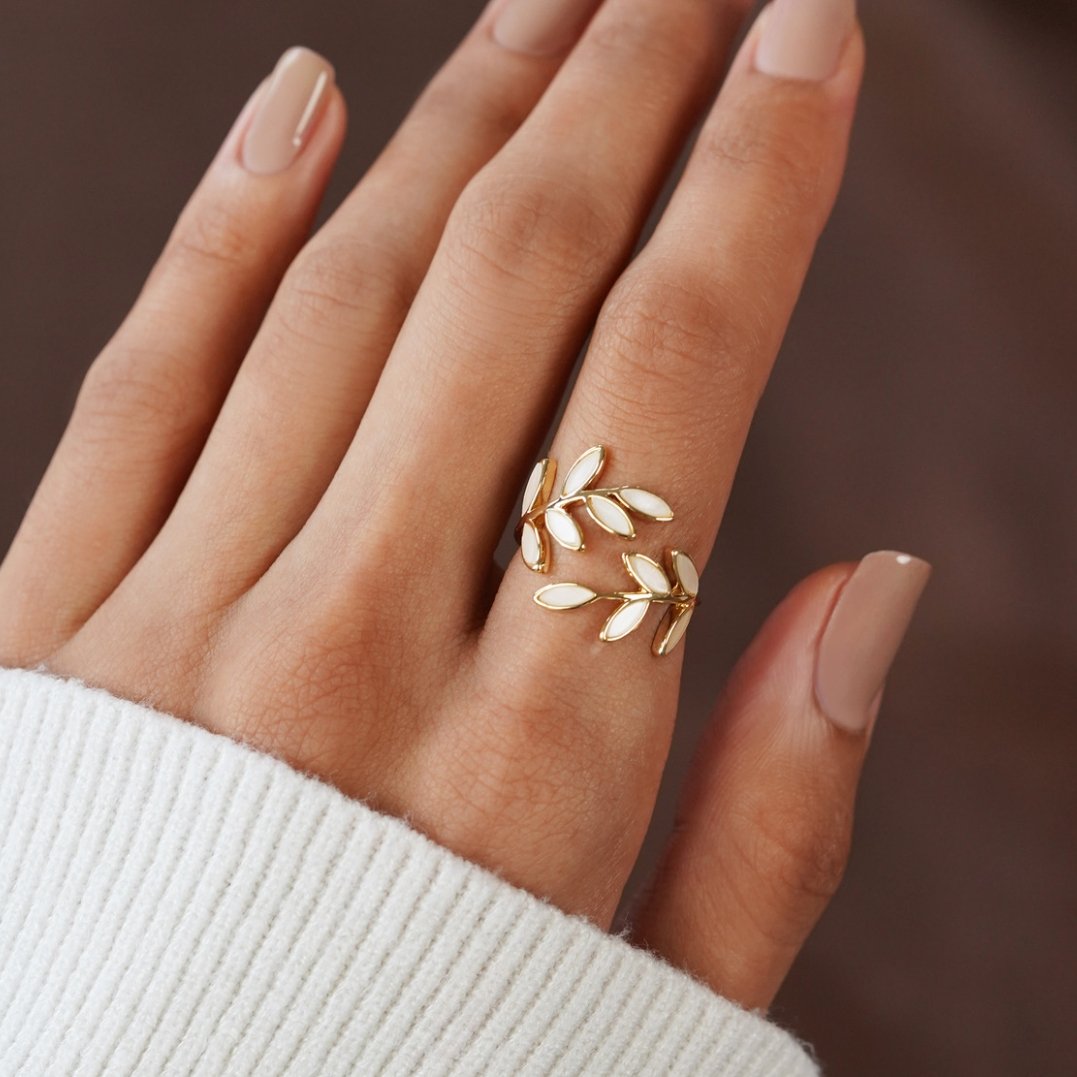 Serene Gold Leaf Ring