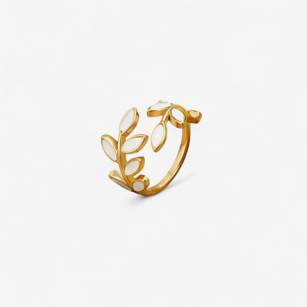 Serene Gold Leaf Ring
