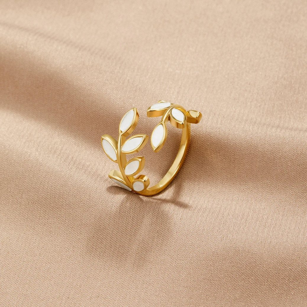 Serene Gold Leaf Ring